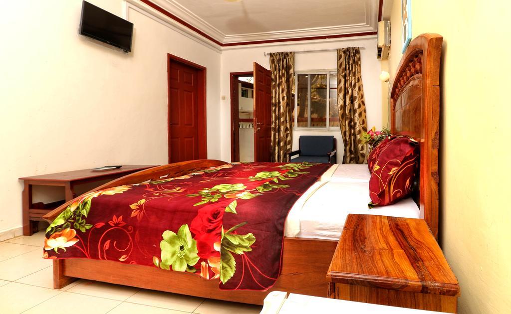 Badala Park Hotel Kotu Phòng bức ảnh