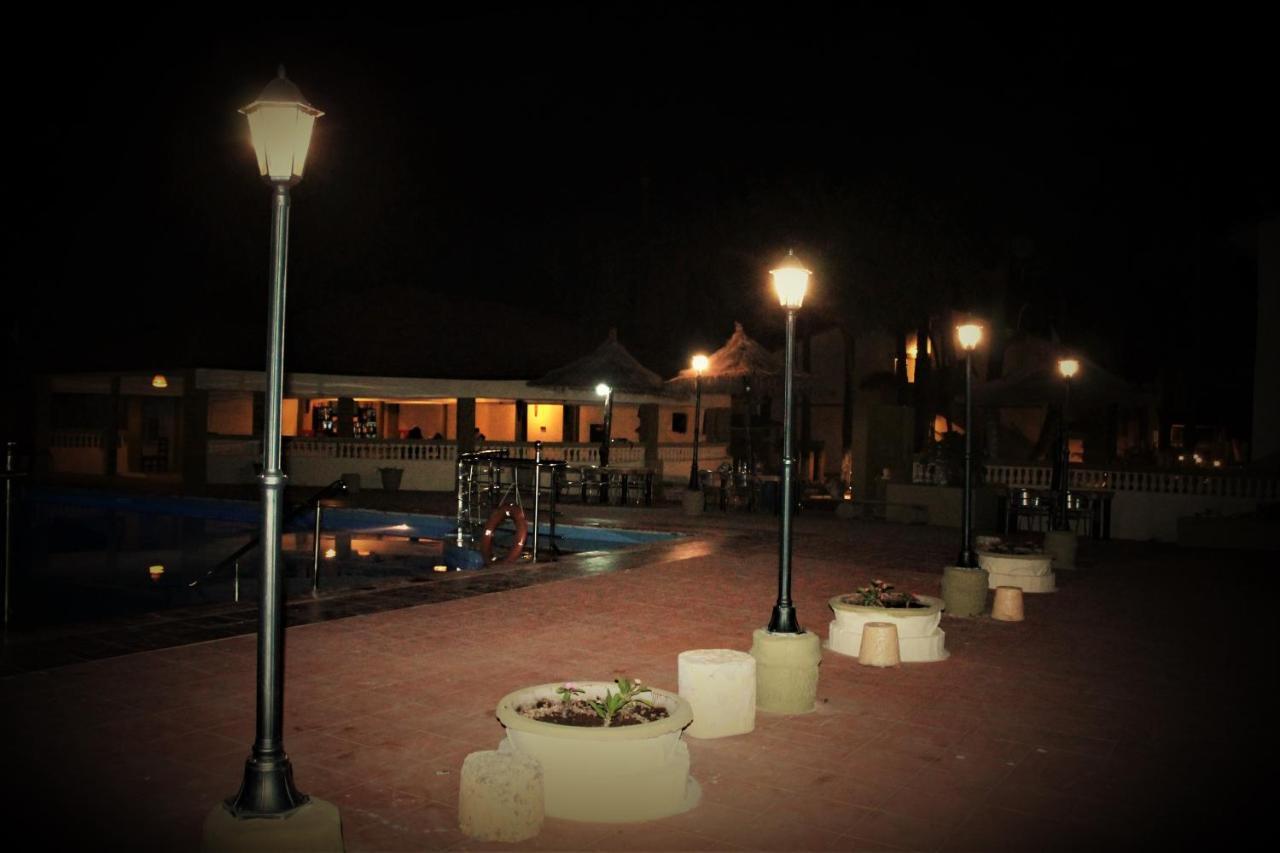 Badala Park Hotel Kotu Ngoại thất bức ảnh