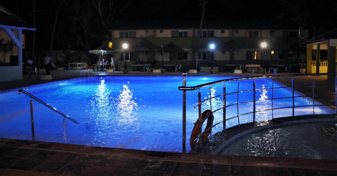 Badala Park Hotel Kotu Ngoại thất bức ảnh